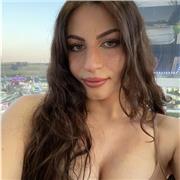 Profesora de inglés que imparte clases a niños de todas las edades